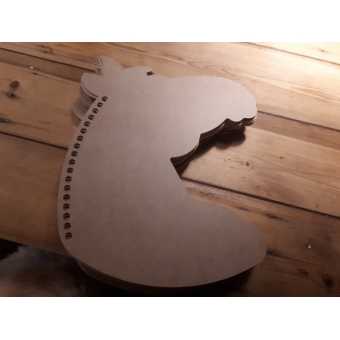Paardenhoofd met gaten 30 cm (pakketpost, past niet door brievenbus)